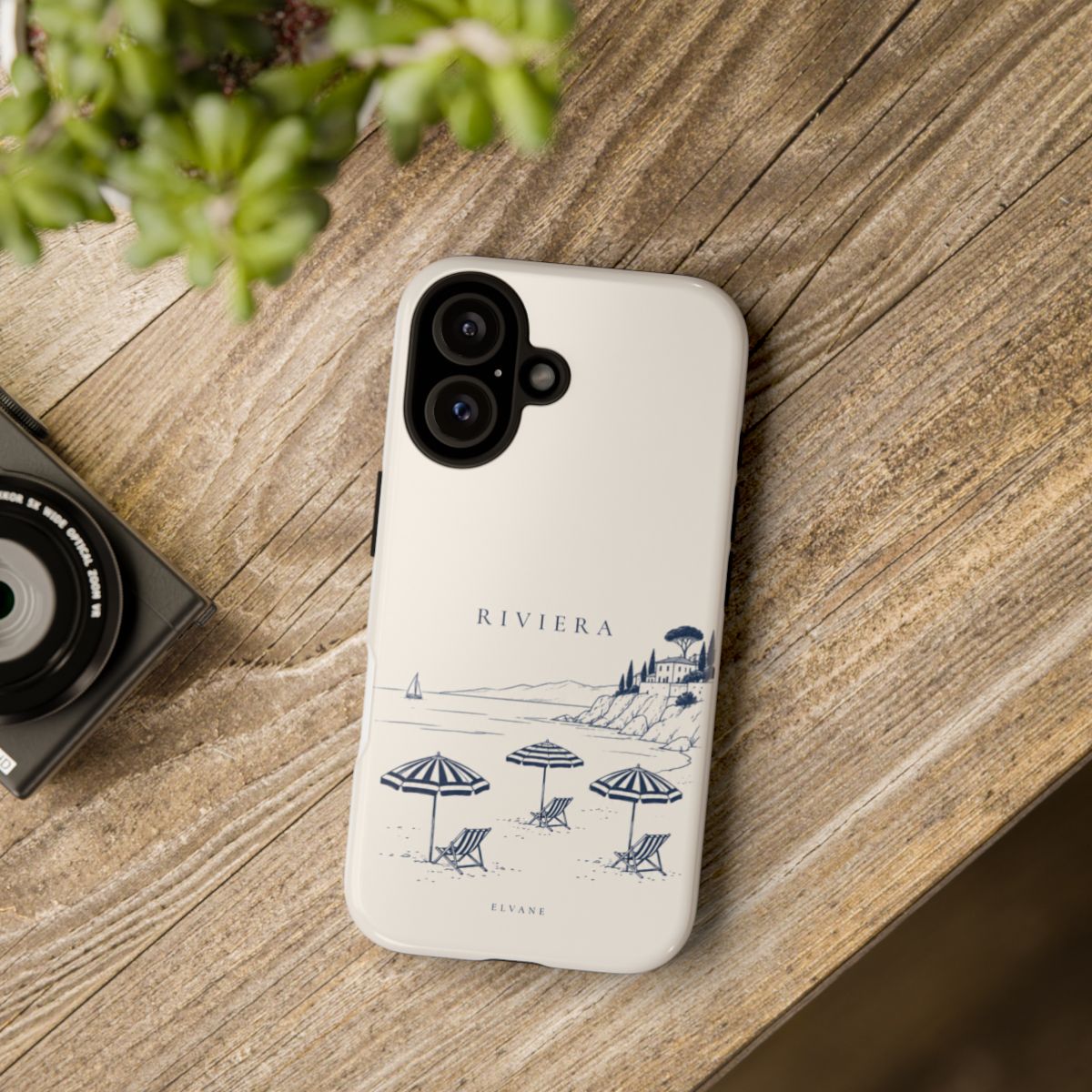 Coque Riviera ELVANE — posée sur une table en bois